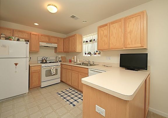 2nd image of 227 Harbor Lndg