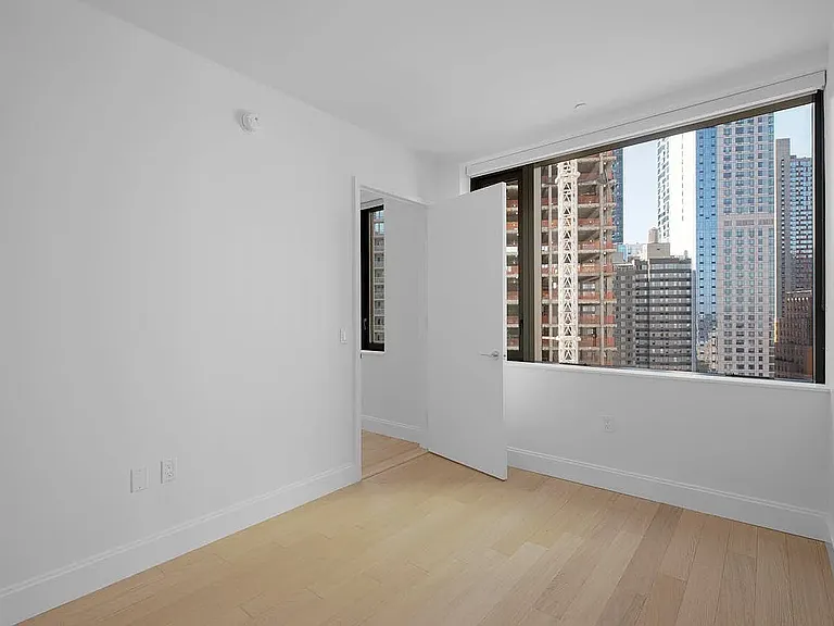 10 City Point #25B — Photo 6