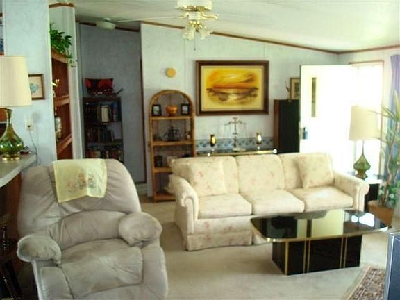 4th image of 4407 Wildwood Cir