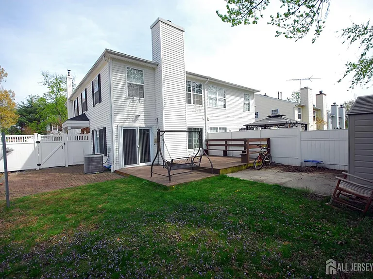 96 Brewster Cir — Photo 27