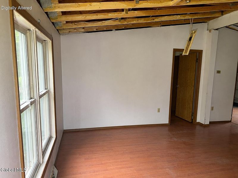 3rd image of 262 Pine Woods Road
