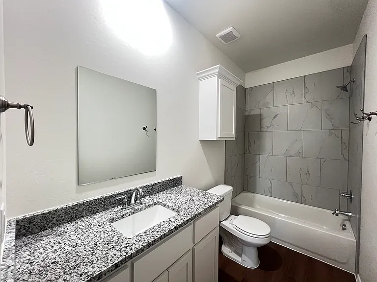 10622 SW 17th Ct — Photo 11