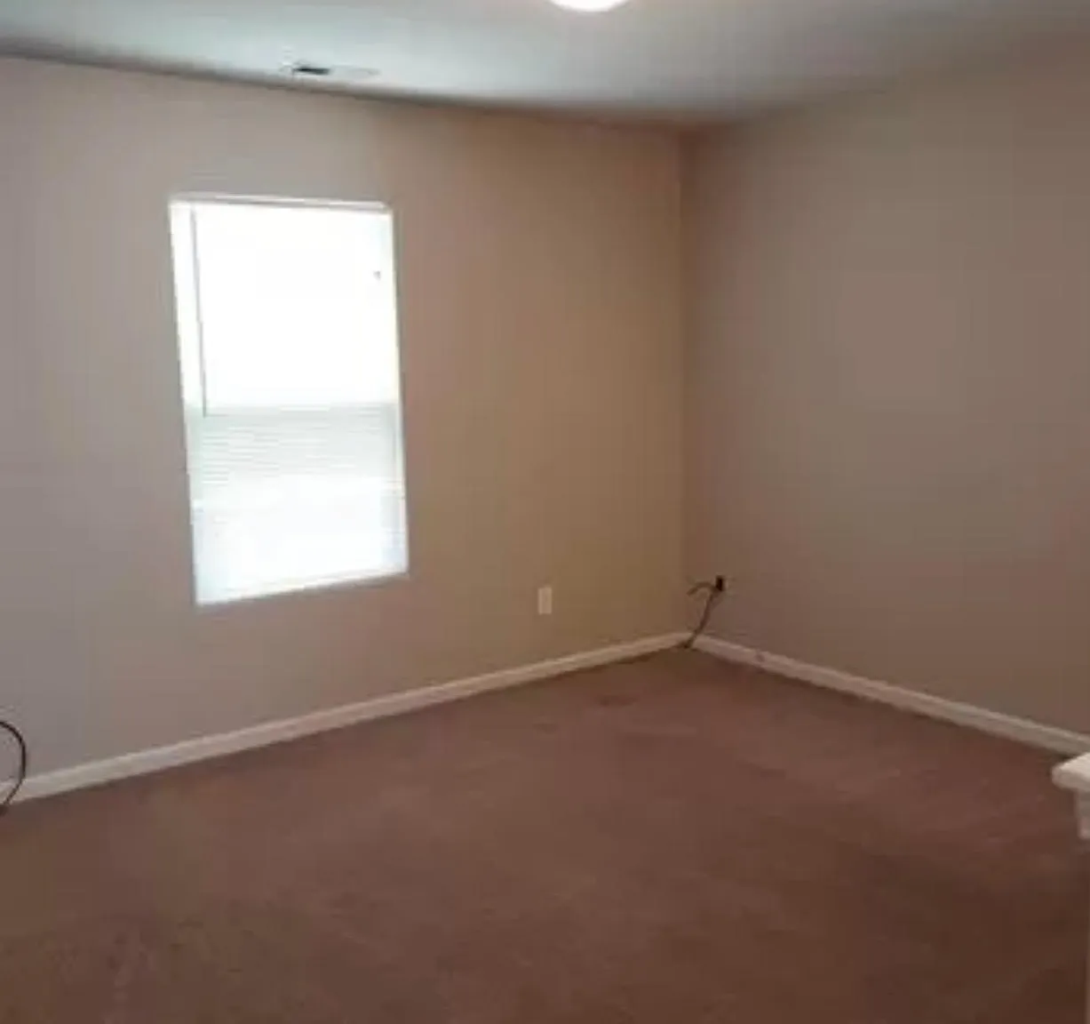 3 bed, 2.5 bath, 2098 sqft, $2,200 — Photo 2