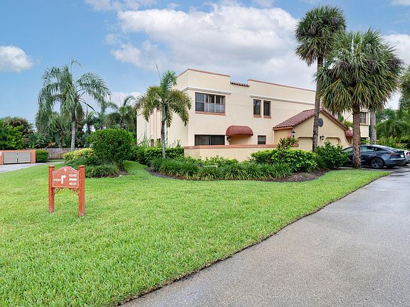 4th image of 43 Uno Lago Dr