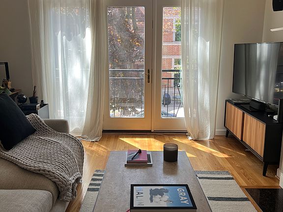 2nd image of 2633 N Wilton Ave #2