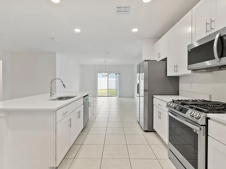 1154 Oak Bluff Dr — Photo 6