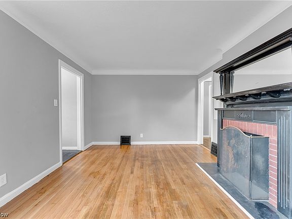 5th image of 3827 W 130th St