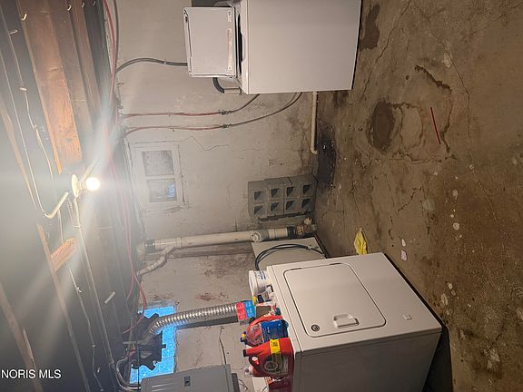 2nd image of 1441 Yates St