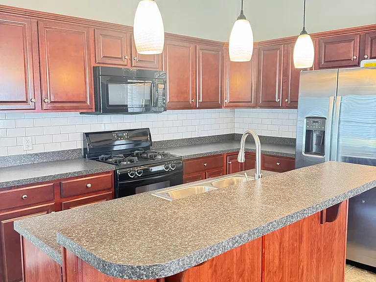 509 E Oak St — Photo 11