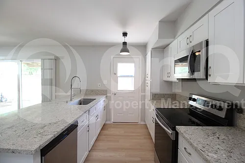 537 E Laguna Dr Photo 1