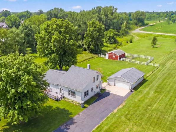29 Pickford Rd, Kimball, MI 48074