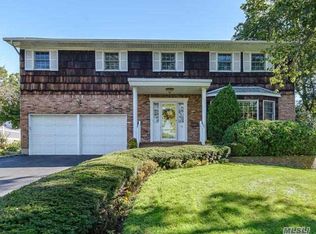 74 Shore Rd, Manhasset, NY 11030