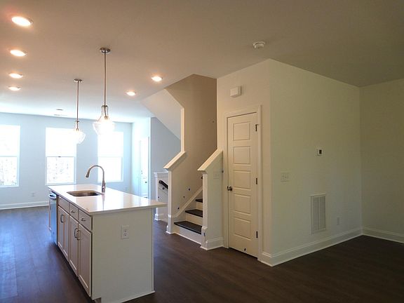 4th image of 2016 Eva Pearl Dr