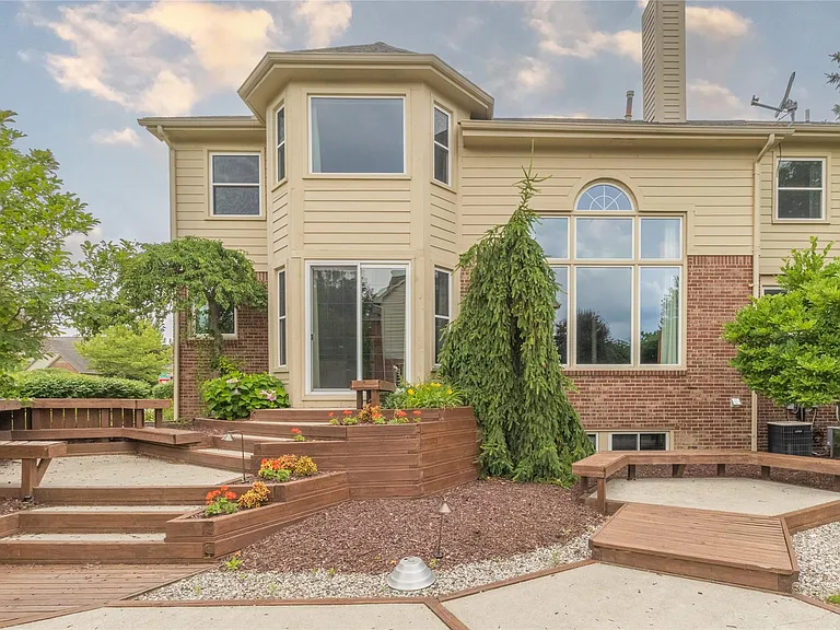 24084 Westmont Dr — Photo 3