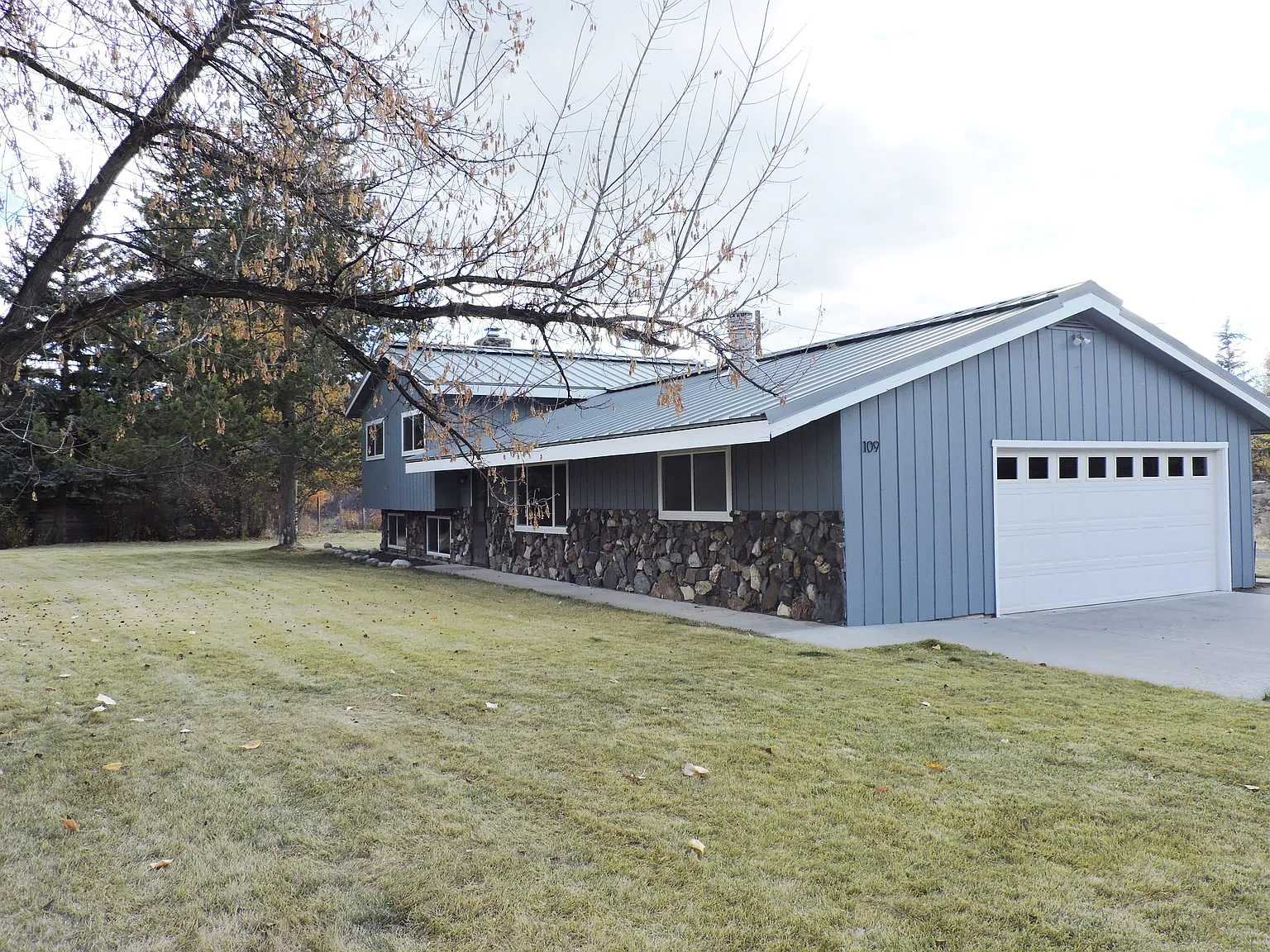 4 bed, 1.5 bath, 1188 sqft, $3,200 — Photo 2