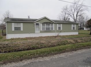 32 Henderson Rd, Girard, IL 62640