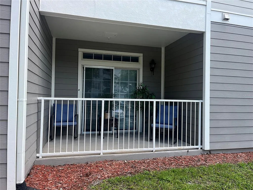 3 bed, 2.0 bath, 1269 sqft, $1,900 — Photo 2
