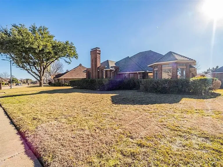 926 Fairway Dr — Photo 4