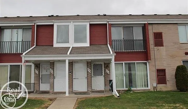 2 bed, 1.0 bath, 978 sqft, $1,350 — Photo 1