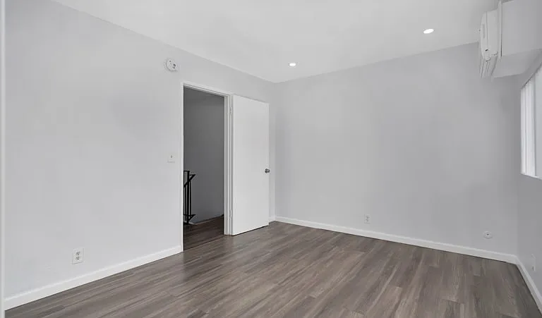 La Croix Apartments — Photo 29