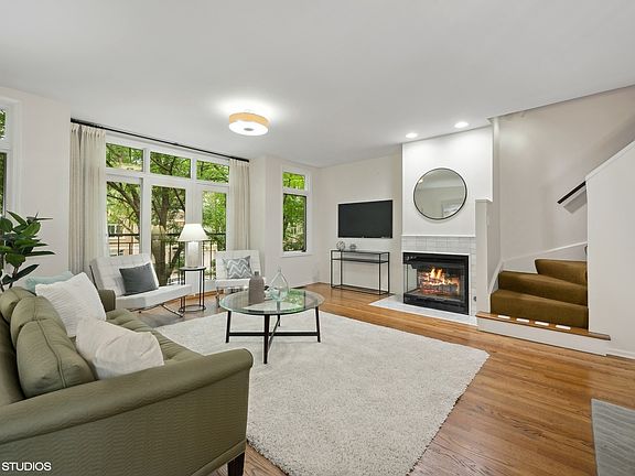 5th image of 2727 N Janssen Ave