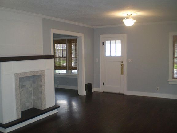3rd image of 207 NE 10th St