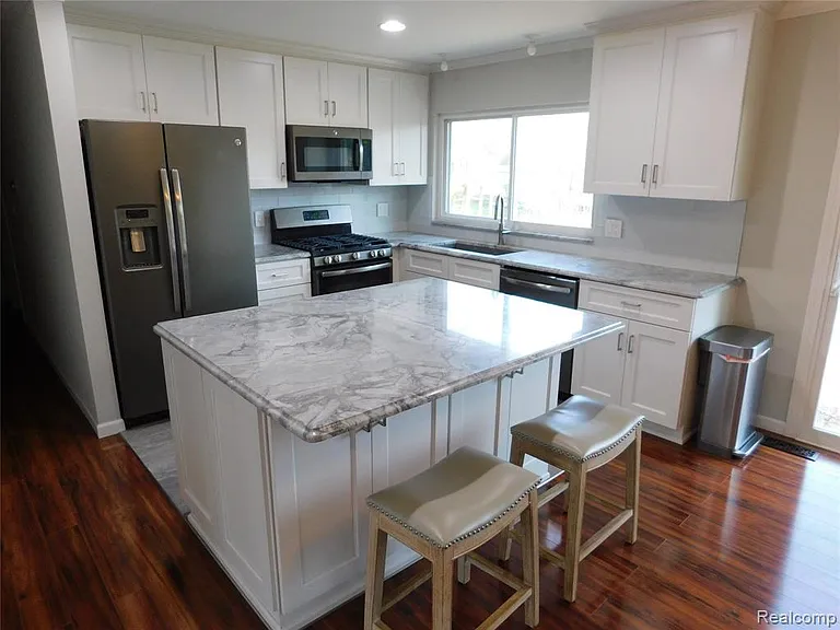 2759 Winter Dr — Photo 4