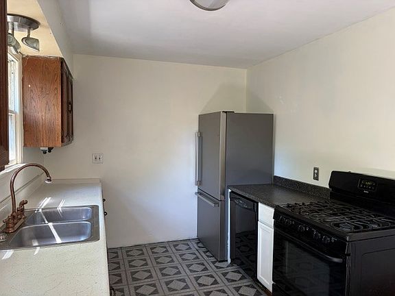 2nd image of 1027 W 32nd St