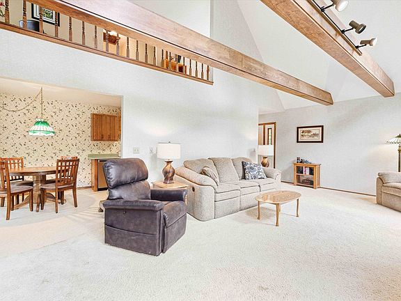 4th image of 2098 Shawnee Ln