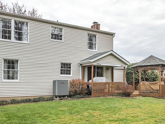5th image of 218 Woodridge Dr