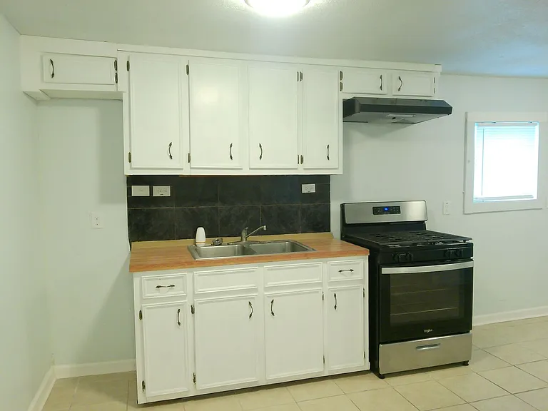 225 Watson St — Photo 4