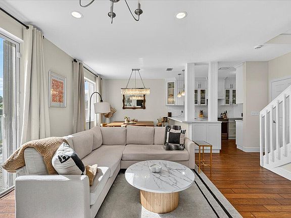 4th image of 3544 Lakewood Place