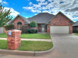 11704 NW 6th St, Yukon, OK 73099