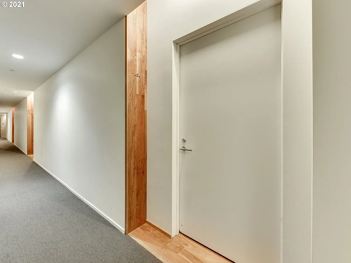 Building Photo - 2530 SE 26th Ave #404