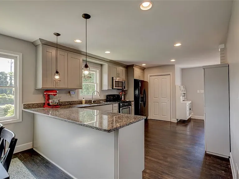 1848 Winthrop Dr SE — Photo 10