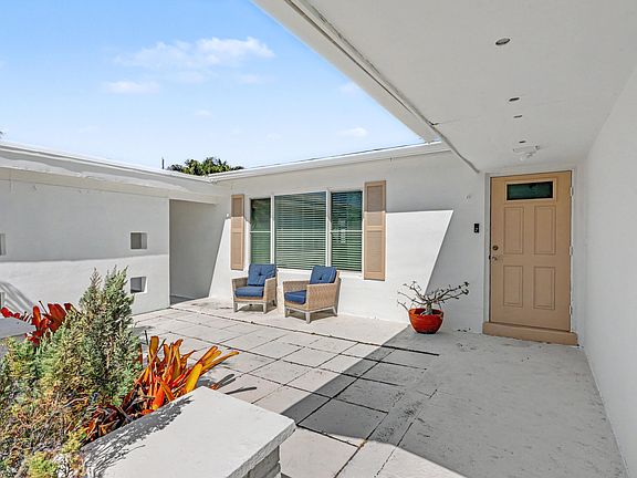 4th image of 355 NE 23rd Way