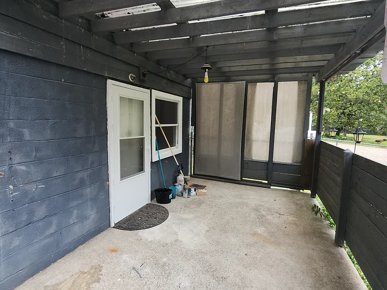 4904 Inglewood Ct — Photo 2