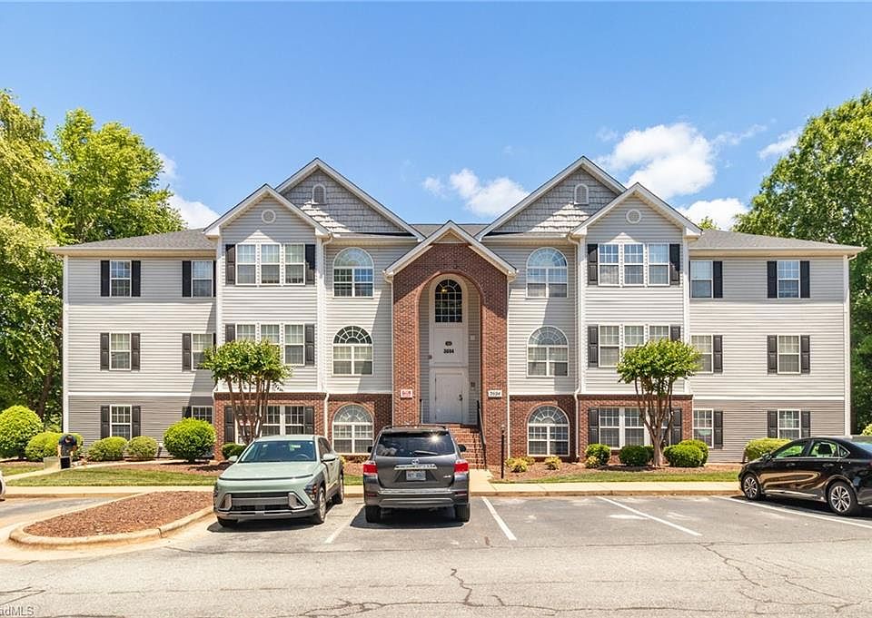 1st image of 3694 Cotswold Ave Unit 1D