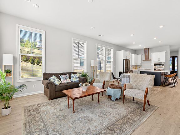 4th image of 4746 Loyola Way