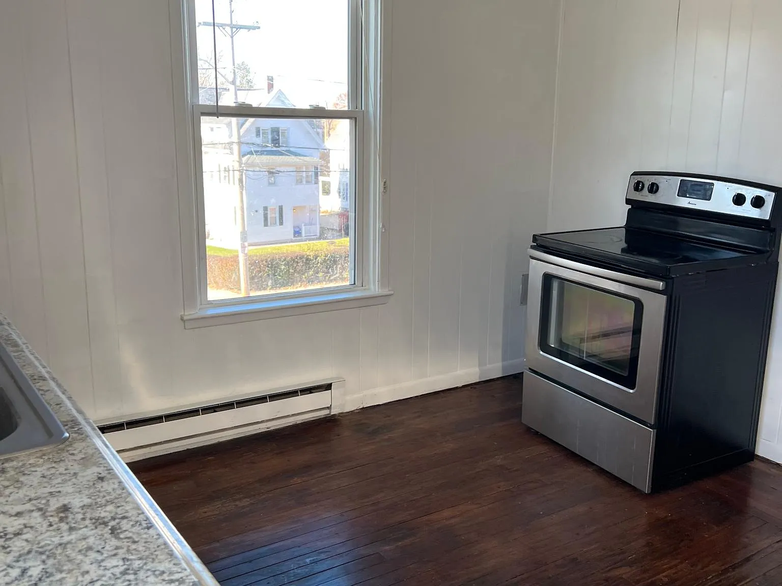 9 Newton Ave — Photo 1