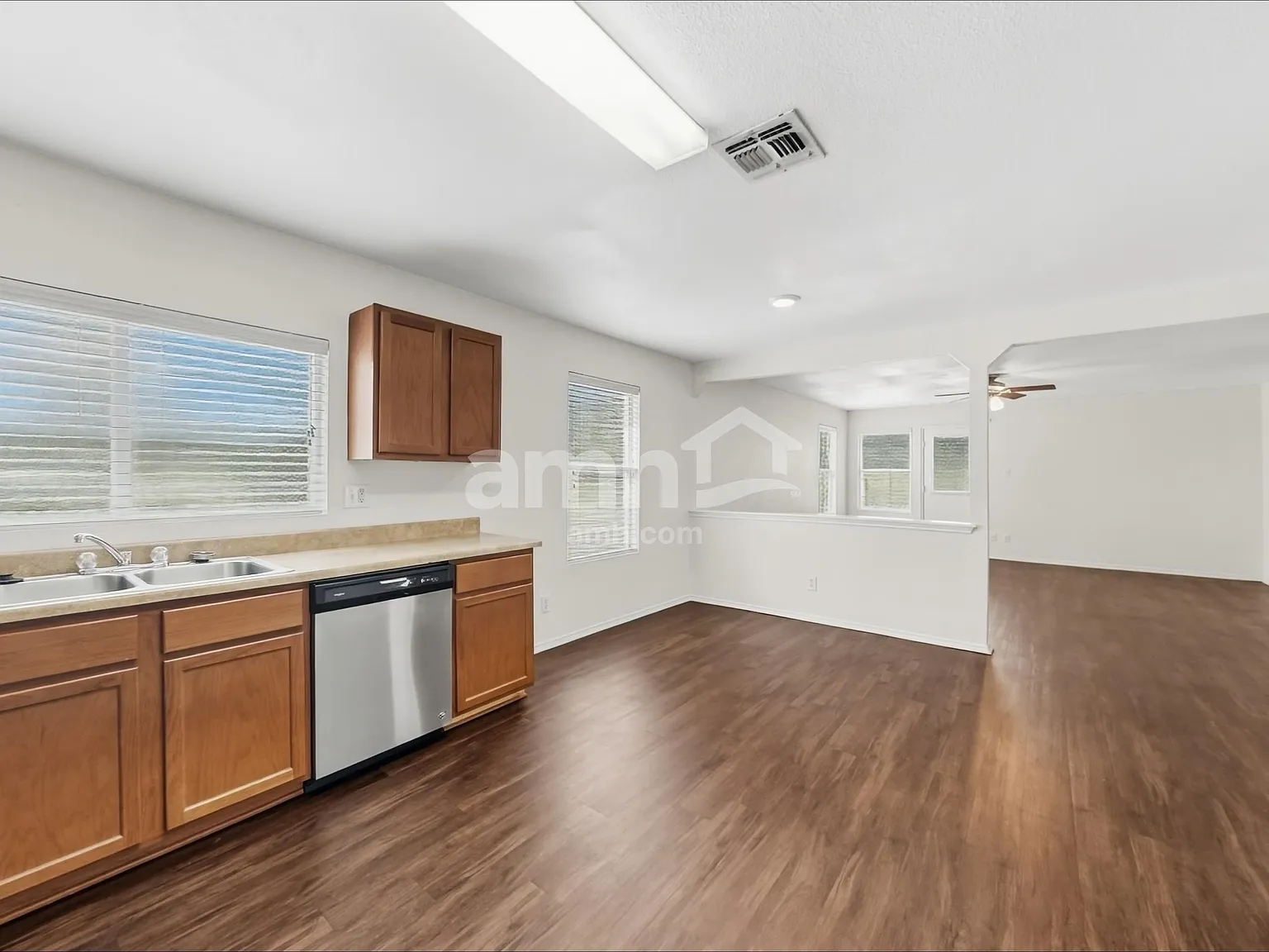 3 bed, 2.0 bath, 1672 sqft, $1,780 — Photo 4