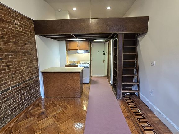 2nd image of 304 W 76th St APT 3A