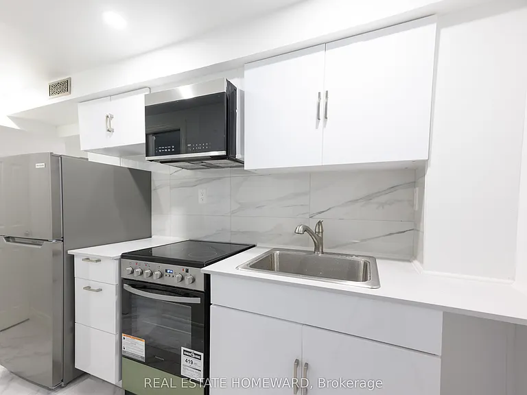 114 Old Sheppard Ave #LOWER — Photo 4