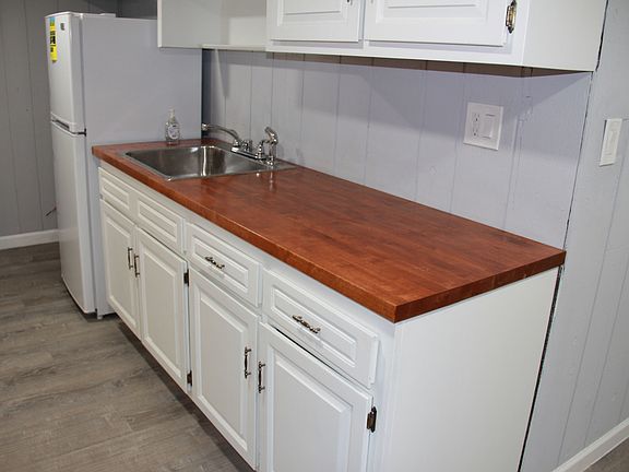 2nd image of 712 Avenue E #Gg
