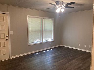 814 SE 33rd Ter, Topeka, KS 66605 | Zillow