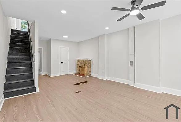 35 E Collom St — Photo 2