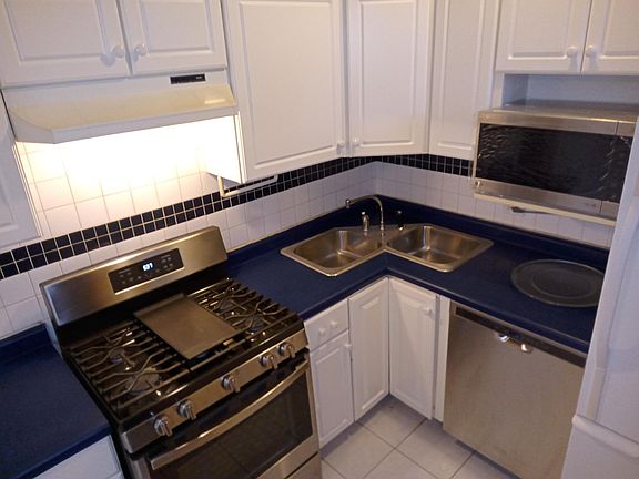 2nd image of 909 N Damen Ave APT 3