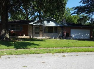 1 Blackberry Dr, Saint Charles, MO 63301