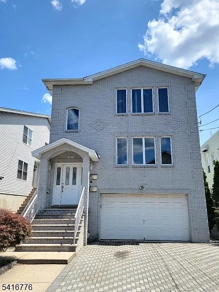 430 Elm St photo 1