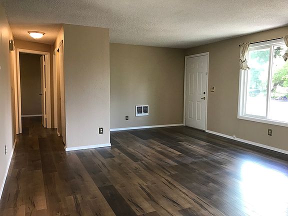 2nd image of 12420 NE 75th St
